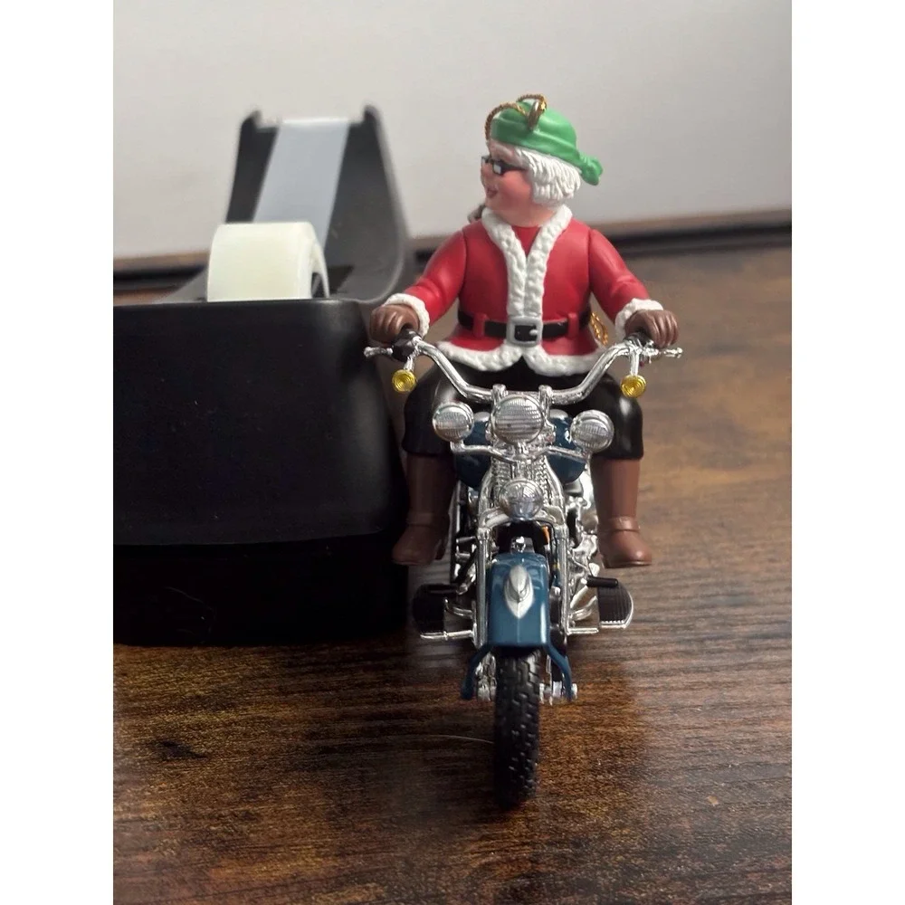 Mr‎ And Mrs Santa Claus Riding Their Harley Davidson Sleigh's